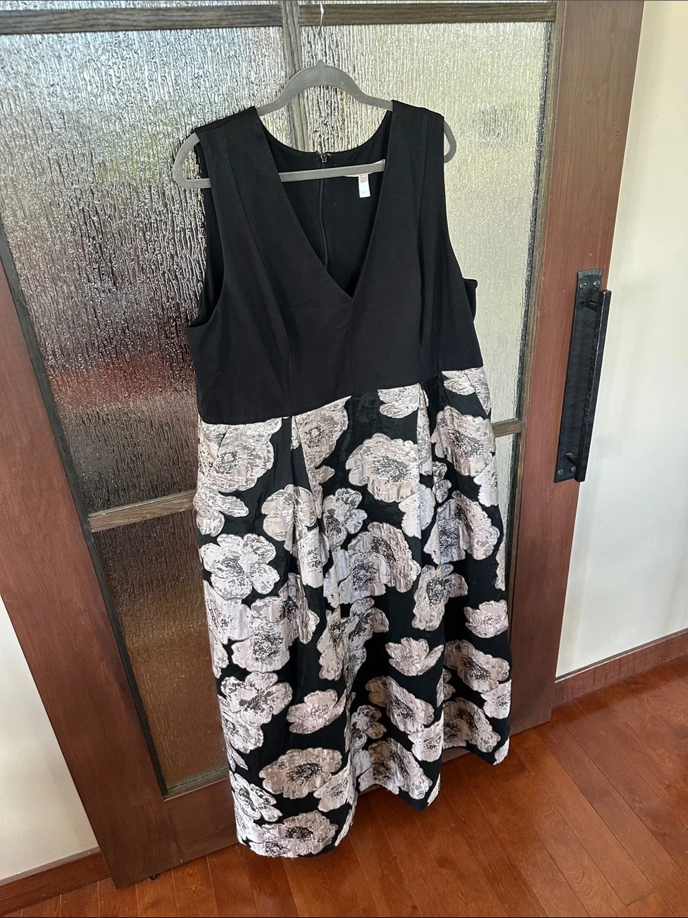 Hutch Black Floral Jacquard Black and Rose Gold Floral V-Neck Evening Gown Sz 22